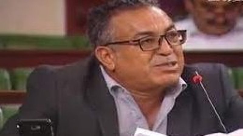 النائبان عن حركة الشعب بدر الدين القمودي وعلي بن عون يتعرضان الى محاولة دهس في منطقة عقارب.