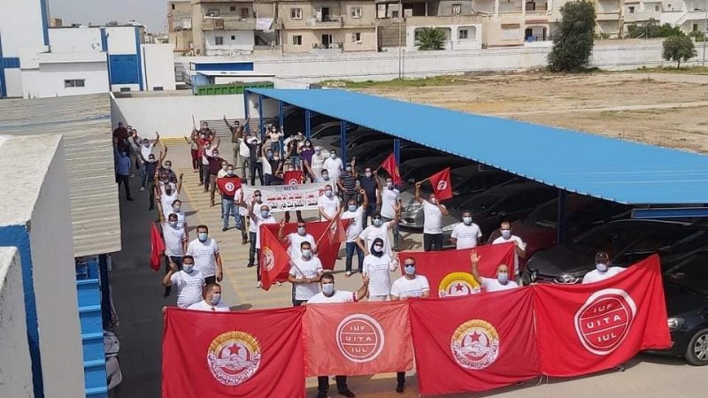 عمال شركة "نستلي " ينفذون وقفة احتجاجية ويلوحون بالتصعيد