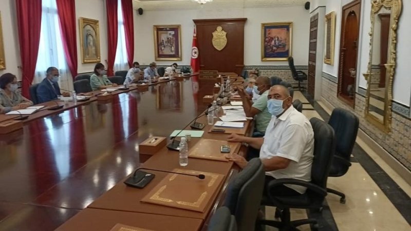 بمقر رئاسة الحكومة: انطلاق جلسة خاصة بشركتي المعامل الآلية بالساحل وشركة الألبان الصناعية بسيدي بوعلي