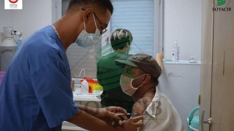 فرق متنقلة الى المؤسسات تسجل العمال وتلقحهم في ان واحد ربحا للوقت