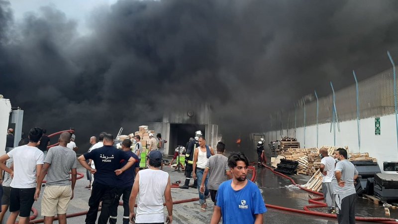 احتراق مصنع فاليو ببن عروس بالكامل..والنقابة توجه لومها للسلطات