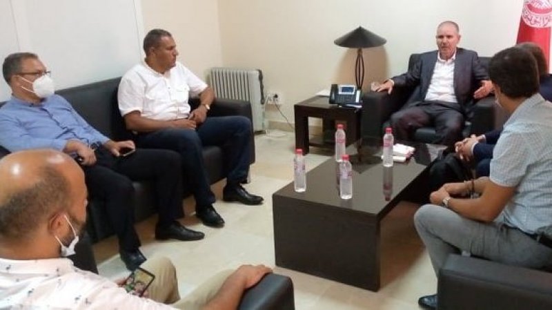 الطبوبي يلتقي وفدا فرنسيا عن شركة "فاليو" ..أجور العمال مضمونة وعودة النشاط وشيكة