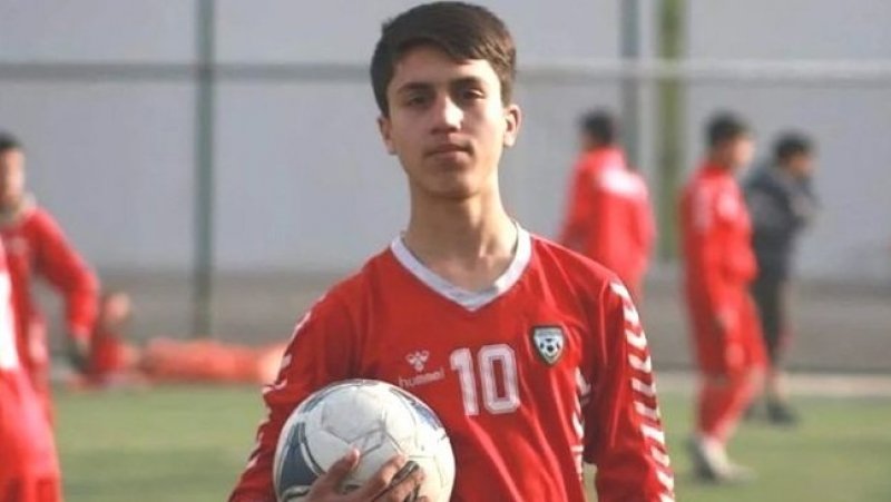 وفاة لاعب كرة قدم أفغاني بعد سقوطه من طائرة اجلاء اميركية في كابول
