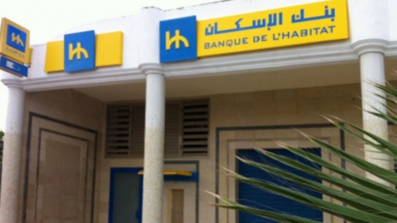 صفاقس..عون امن يقتحم فرع بنكي ويقتاد احد موظفيه بالقوة والنقابة تحتج