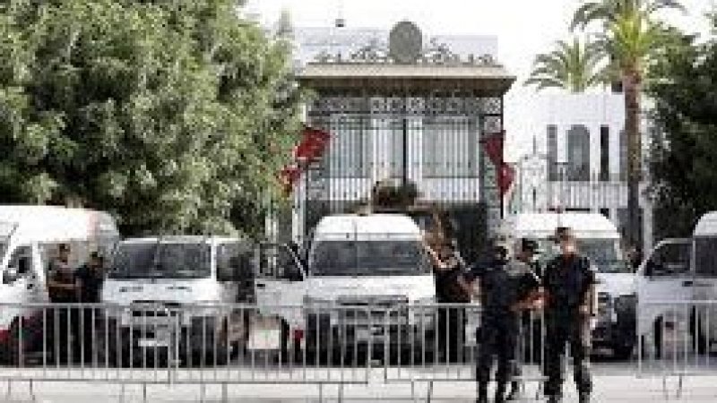 الاجراءات الاستثنائية: الى متى؟ والى اين؟