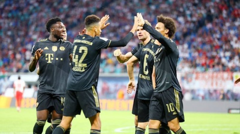 البوندسليغا: بايرن ميونيخ يحسم قمة الجولة امام لايبزيغ ويرسل انذاراً مبكراً لبرشلونة