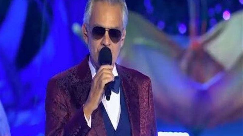 مغني الأوبرا الإيطالي أندريا أنجل بوتشيلي يلهب حفل افتتاح "إكسبو 2020 دبي والجسمي يغني بالانقليزي"