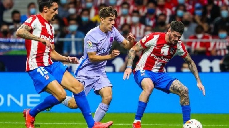 الليغا: اتلتيكو مدريد يدق المسمار في نعش كومان بخسارة جديدة لبرشلونة