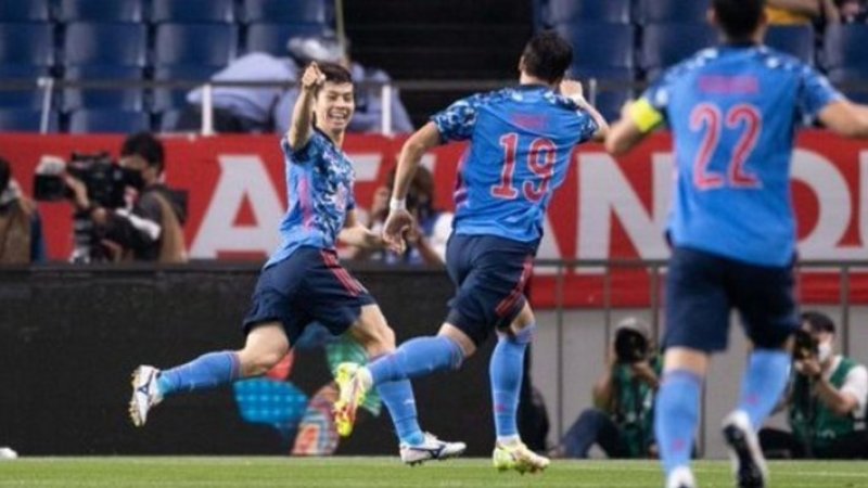 التصفيات الآسيوية المؤهلة لكأس العالم: اليابان تتنفّس الصعداء بالفوز على أستراليا