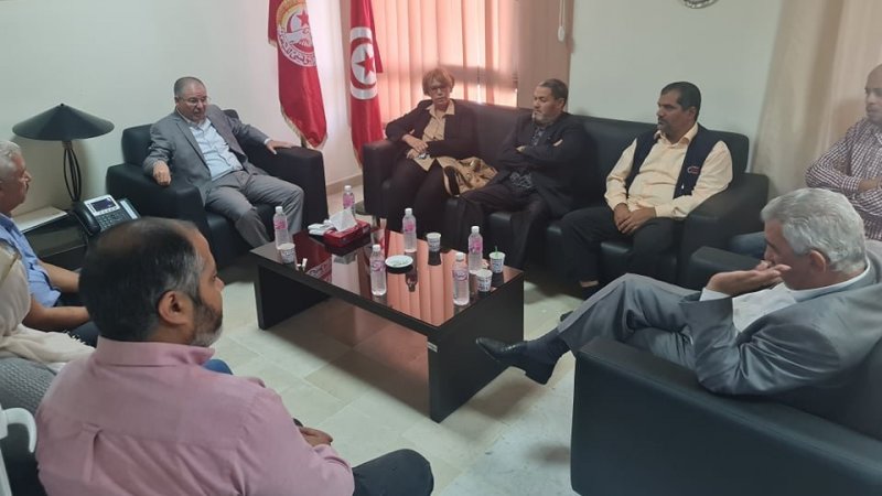 الأمين العام يتابع ملف اتصالات تونس