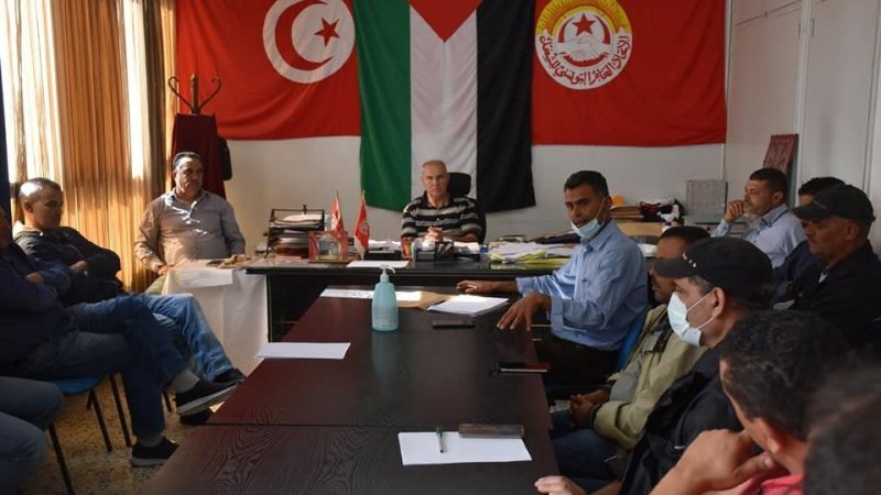 الاطارات النقابية بمجمع الوردة البيضاء تلوح بالاضراب التضامني