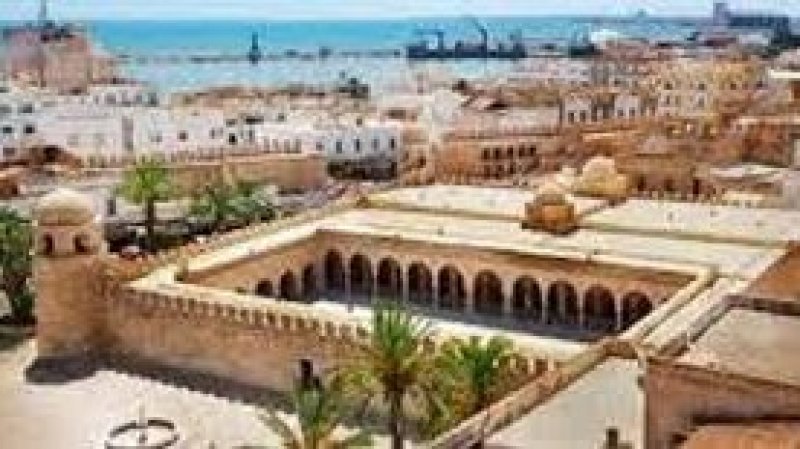 تلاميذ القيروان بلا معهد رياضة