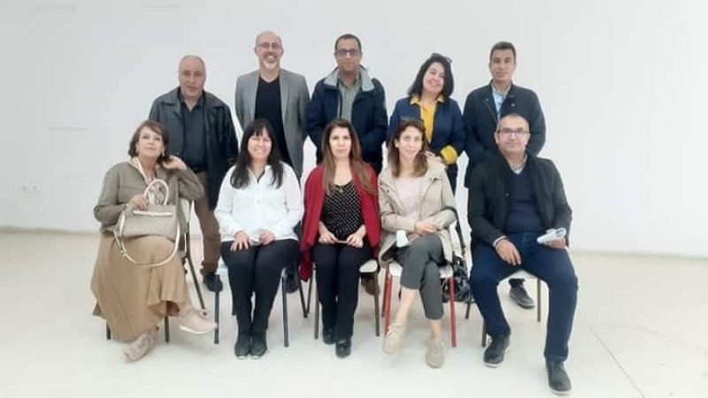 أربع نساء في المكتب الجديد لنقابة أساتذة الفنون الجميلة وبنابل وتجديد فرع التعليم العالي بأريانة