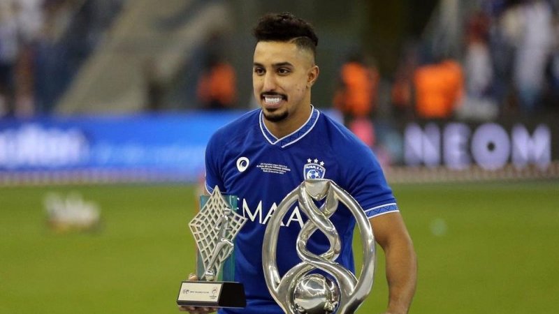 سالم الدوسري يجدد عقده مع الهلال حتى 2025