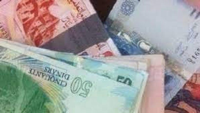 الحكومة تتجه نحو الترفيع في أسعار استهلاك الكهرباء والغاز وتجميد الزيادات في الأجور والانتدابات والاتفاقيات الممضاة