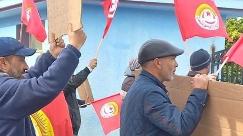 عمال المركب الترفيهي دحدح غاضبون