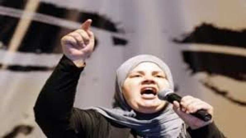 .زوجة الشهيد الحاج البراهمي لسعيدة العكرمي.."نحن نستشهد برصاص غدركم.. أما أنتم ستموتون كمدًا على غنيمةٍ انتُزعَت من بين أياديكم"