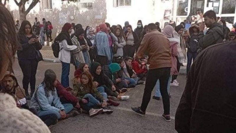 طلبة المعهد العالي للدراسات القانونية و السياسية بالقيروان يحتجون