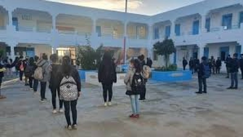 اللجنة العلمية تجتمع اليوم للنظر في الوضع الوبائي بالمؤسسات التربوية..فهل يتم الاعلان عن تعليق الدروس؟
