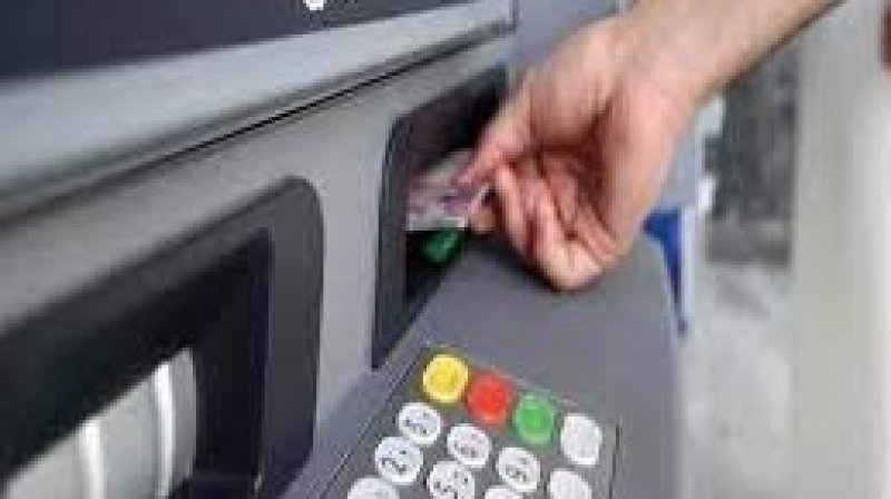 4 مليون موظف مصري يقبضون أجورهم الاثنين بواسطة بطاقات دفع وطنية دكية