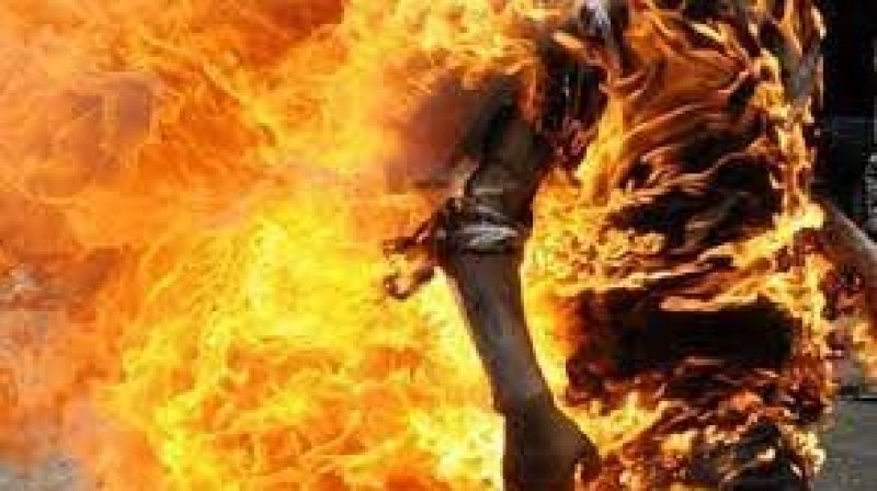 بنزرت ..كهل يضرم النار في جسده بسبب قطع الكهرباء عن منزله