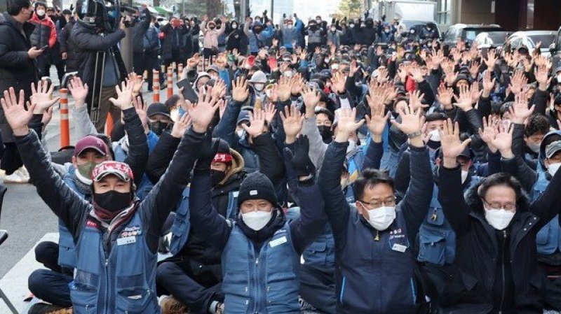 بعد 63 يوما : نقابة عمال توصيل الطرود الكورية توافق على إنهاء إضراب العاملين في شركة «سي جيه اللوجستية»