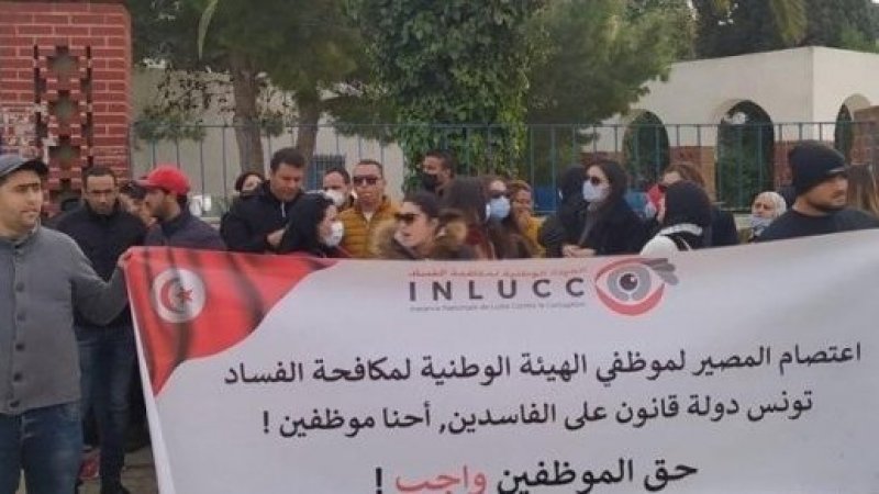 بناء على وعود بايجاد حلول لوضعياتهم..موظفو هيئة مكافحة الفساد يعلقون اعتصامهم