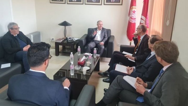 الطبوبي يؤكد أولوية الحل التونسي، نقابي أمام المحكمة وجلسة عمل في الوسط
