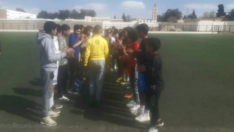 بُتر إصبعه ورفض مدربه ابتعاده عن الملعب..ما قصة اللاعب الشاب بالقصرين؟