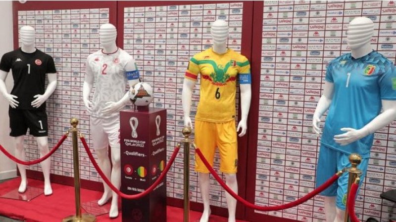 المنتخب التونسي يلعب بالقميص الأبيض امام مالي