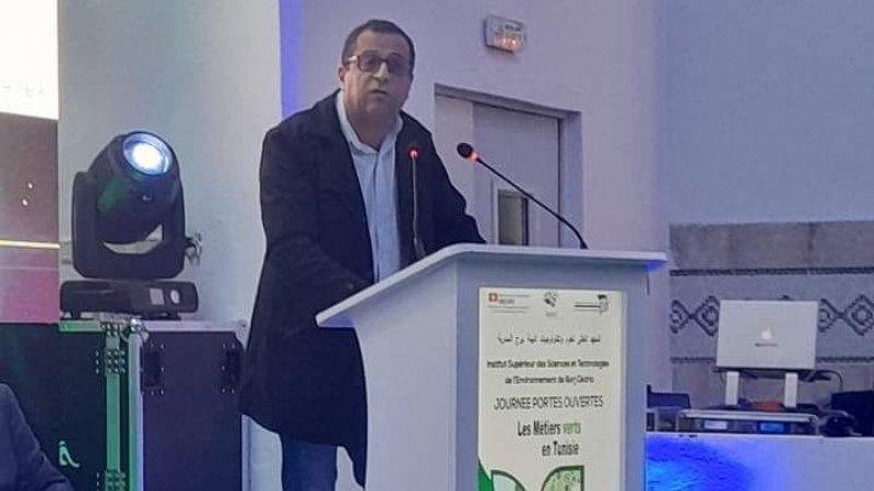 نزار بن صالح يمثل الاتحاد في يوم الأبواب المفتوحة للتعريف بالمهن الخضراء والآفاق الواعدة للتشغيل وإحداث المؤسسات في المجال البيئي