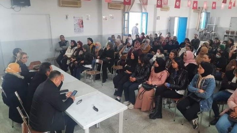 بن عروس..معلمون نواب وخريجو الاجازة التطبيقية للتربية والتعليم بلا اجور منذ اشهر والنقابة تندد وتحتج