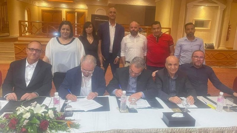 إمضاء اتفاق الزيادات في أجور العاملين بشركة كونسنتريكس