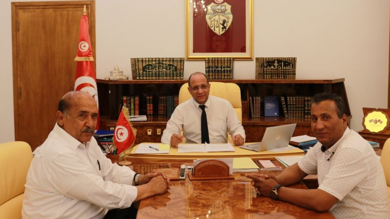 ممثلا الجامعة العامة للاعلام وجامعة مديري الصحف يجتمعان مع وزير الشؤون الاجتماعية