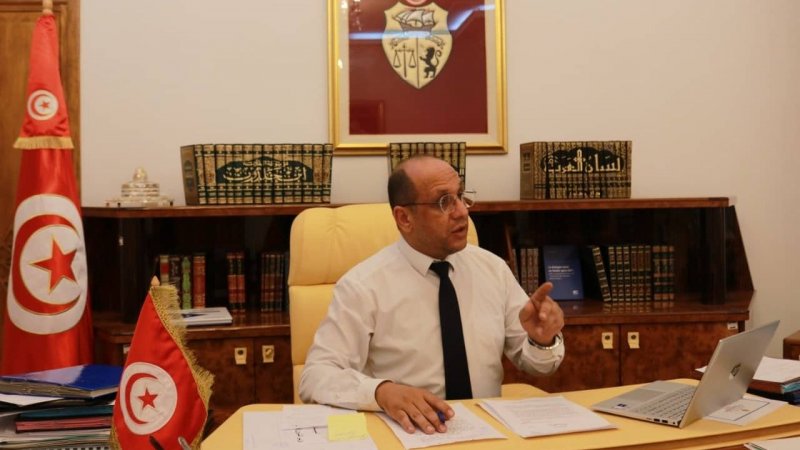 *وزير الشؤون الاجتماعية.. " وجود قرابة 6 ملايين فقيرا في تونس هو جريمة وفضيحة وسنسعى لفرض الدولة الاجتماعية ببرامج جديدة لمكافحة الفقر.. "