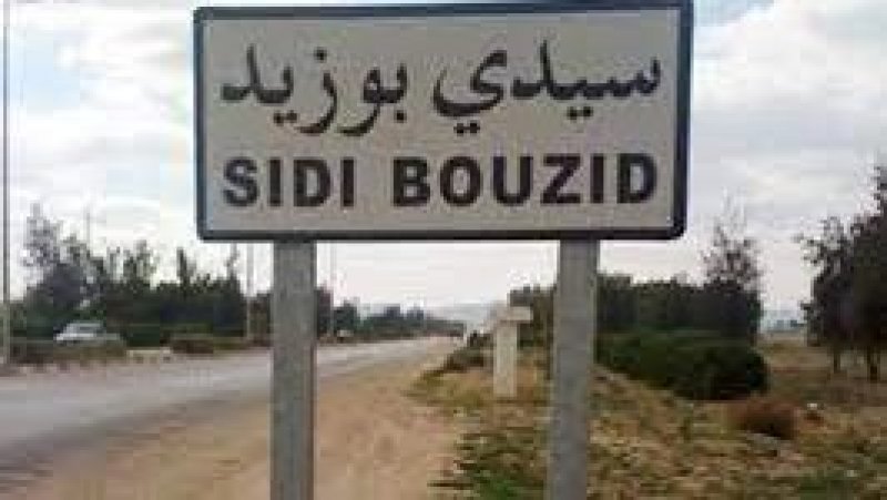 سيدي بوزيد: المكلف بتسيير مندوبية الفلاحة وعناصر نافذة يحرمون عمال الحضائر من العودة الى عملهم