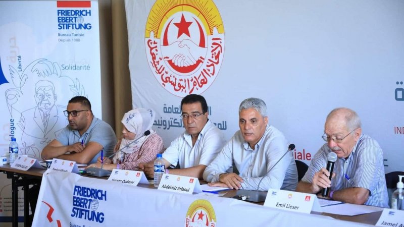 ندوة تكوينية لاعضاء النقابات الاساسية المنتخبين حديثا في قطاع الالكتورنيك والمعادن