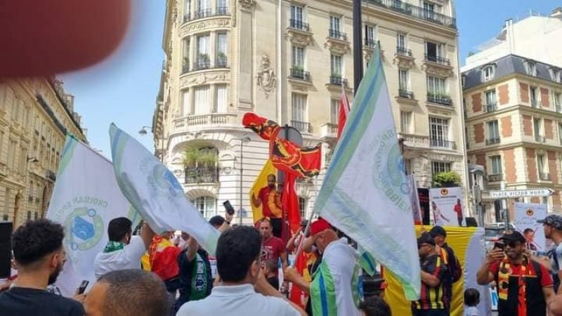 وقفة احتجاجية لجماهير الترجي الجرجيسي و هلال الشابة امام القنصلية في باريس
