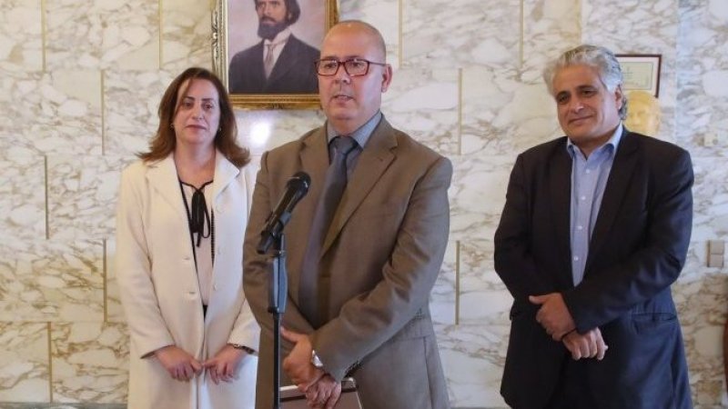 من ضمنهم سعيدة قراش وعضو هيئة الدفاع عن الشهيدين ..خلع مكاتب محامين وسرقة وثائقهم