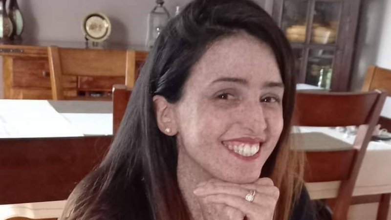"بنت القمر" لمياء حكيم تتحدى مرضها وتحصل على شهادة الدكتوراه علم وراثة