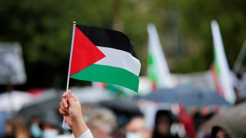 عرنكي يدعو الجاليات في أوروبا إلى توحيد جهودها لصالح القضية الفلسطينية