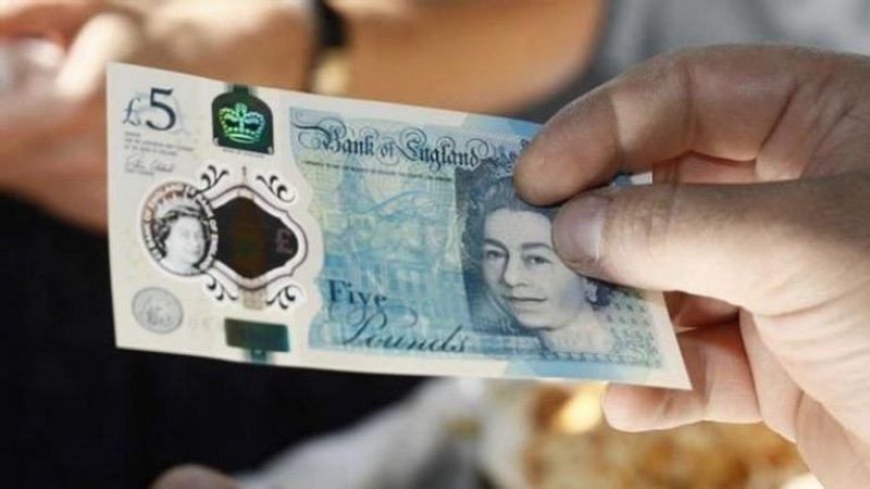 أسعار الفائدة تدعم الإسترليني : سجل أعلى مستوى في شهر أمام الدولار