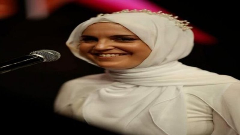 مطربة إنقليزية تعتنق الإسلام وتغني "طلع البدر علينا"