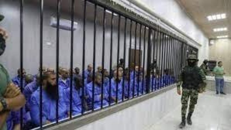 ليبيا تبدأ محاكمة 56 شخصا يشتبه بانتمائهم إلى تنظيم الدولة الإسلامية