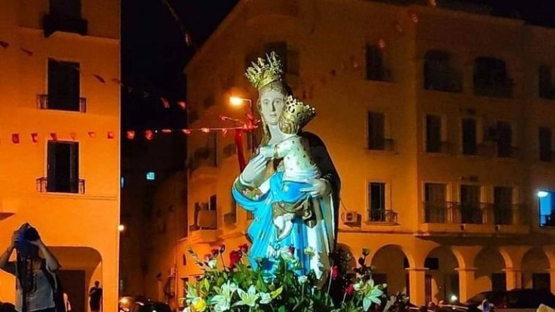 حلق الوادي تحتفل بموكب السيدة العذراء