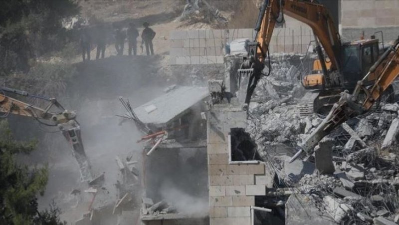 جيش الاحتلال يهدم مساكن ومنشآت فلسطينية