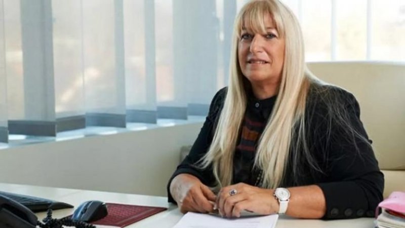 كيف تحولت "نائلة حايك" من طبيبة أسنان إلى مليارديرة؟