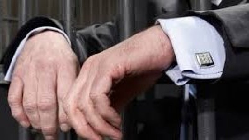 الاحتفاظ برئيس بلدية الطويرف من ولاية الكاف بشبهة تمكين والدته من مقسم أرض بطريقة غير قانونية