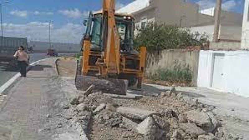 مواطنون تعمدوا احداث ” فتحات” بالطريق السريعة سكرة -المطار والمصالح المعنية نبهت على المخالفين