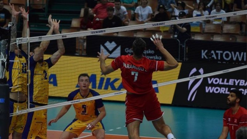 منتخب الكرة الطائرة ينقاد للهزيمة ضد نظيره الأوكراني
